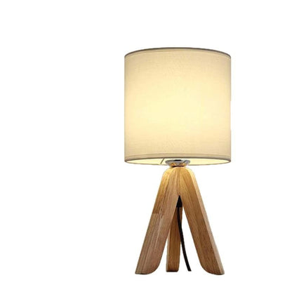 Holz-Tischlampe „Nordic Glow“ – Dreifuß Designlampe mit Leinenschirm im Boho-Scandi-Stil