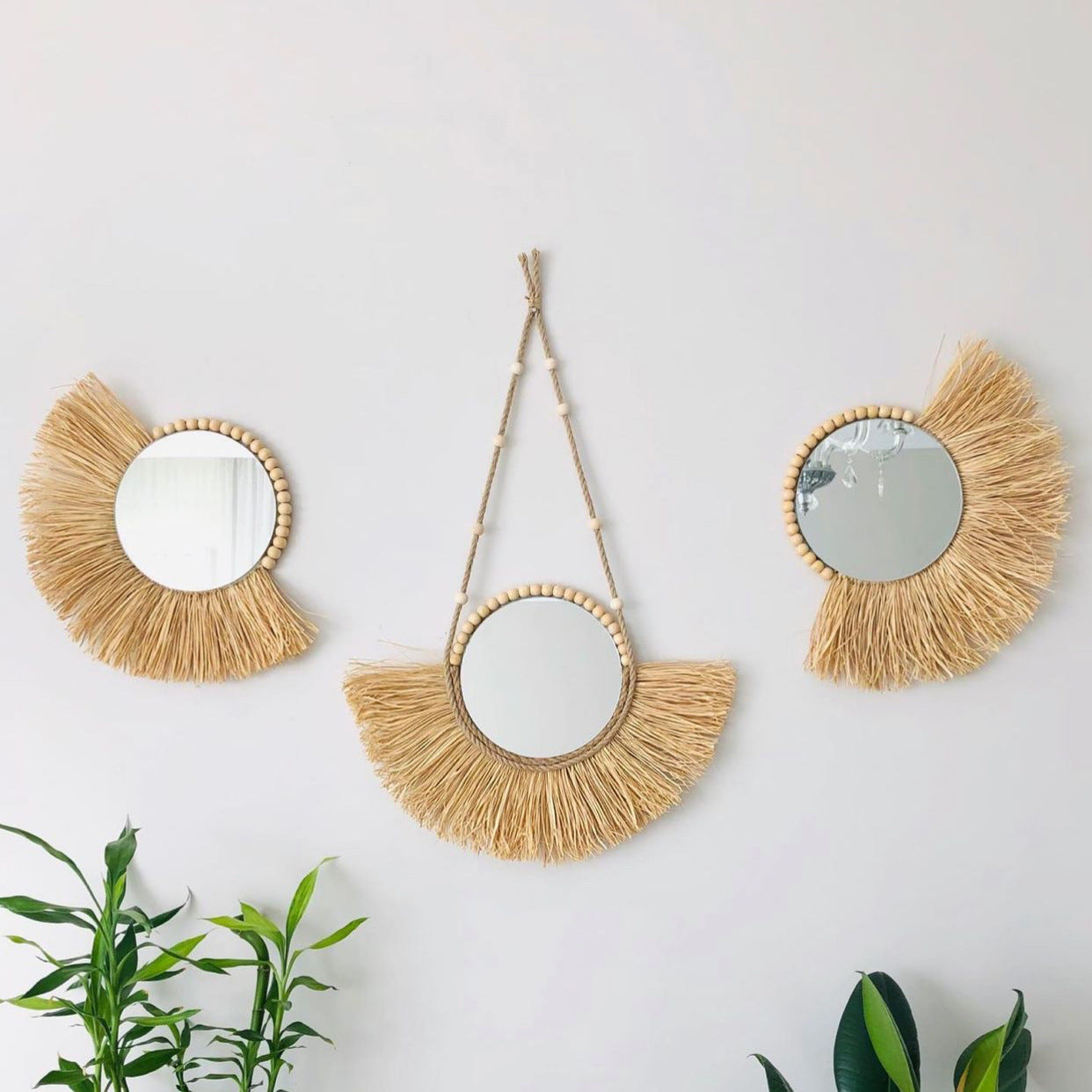 Handgefertigter Boho-Wandspiegel mit Holzperlen & Strohrand – Natürliche Wanddeko 40 cm